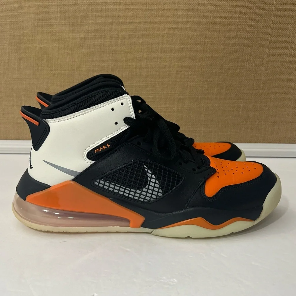 Jordan Mars 270 Black and Orange CD7070 008 Size 9.5